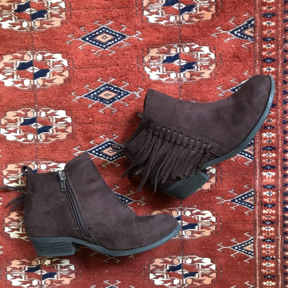 Girl’s size 1 ankle boots